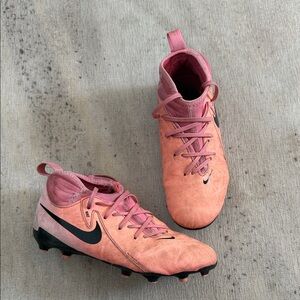 Nike youth Coral Athletic Cleats 2.5